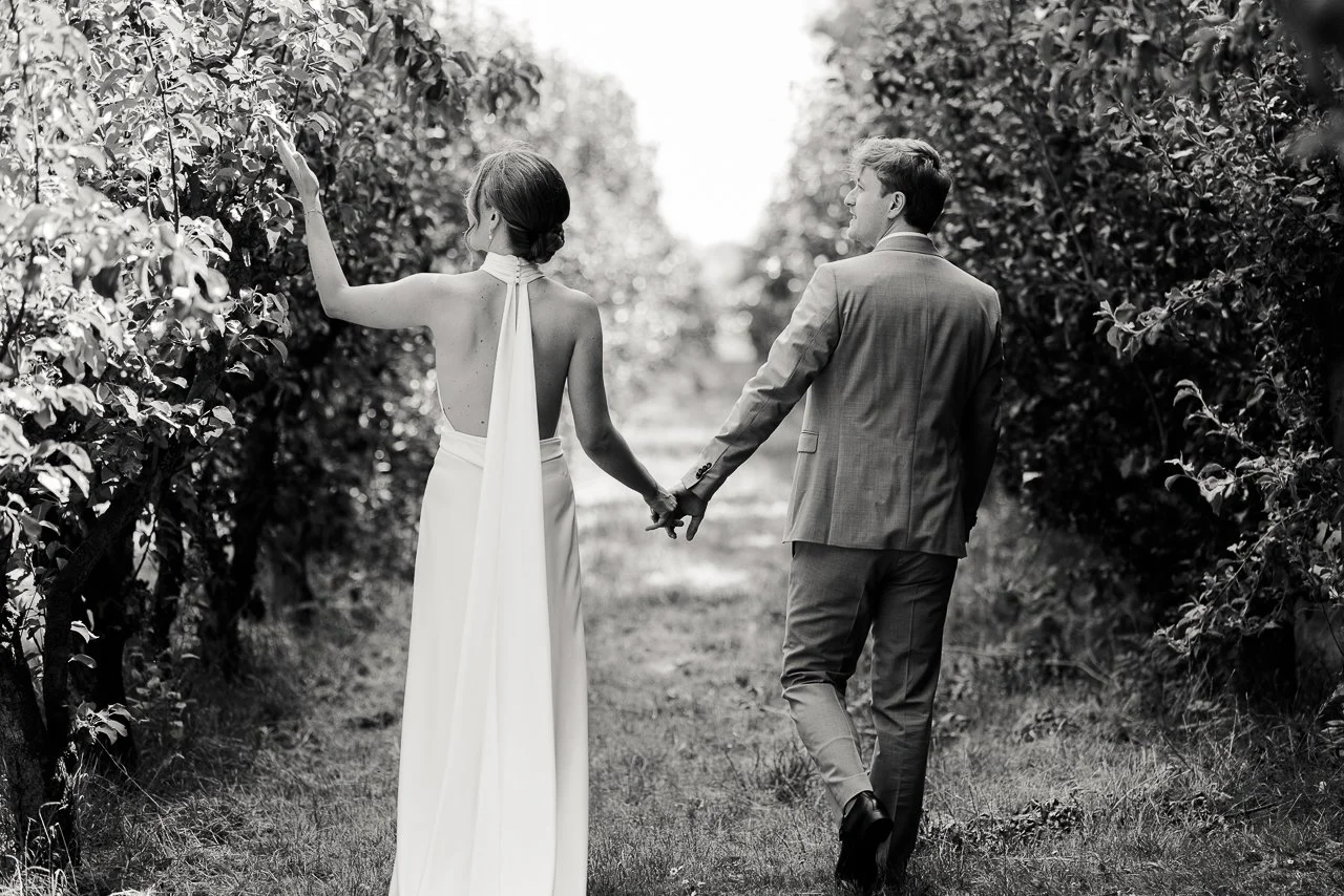 voorbeeld-fotografie-vintage-wedding-boomgaard-olmenhorst-plukken.jpg