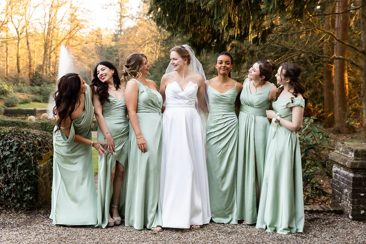 Kasteel-bruiloft-Hoge-Vuursche-Fotografie-bridesmaid.jpg