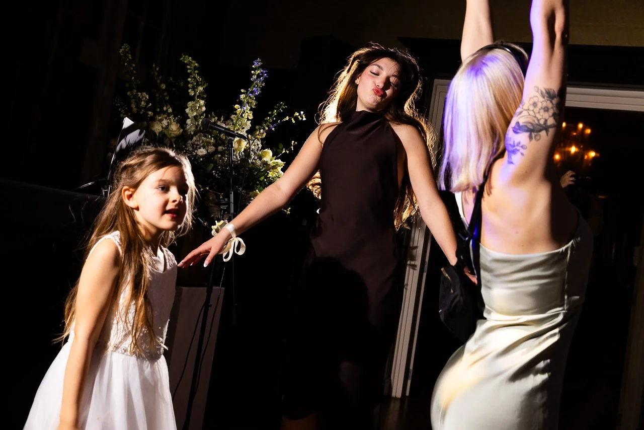 Kasteel-bruiloft-Hoge-Vuursche-Fotografie-dansen.jpg