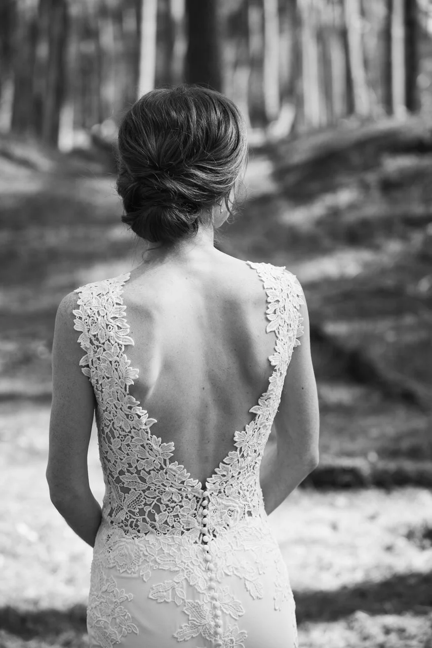 wedding-bos-bruiloft-voorbeeld-bruid-jurk-rug-fotografie-driebergen-sparrendaal-trouwen-fotograaf-.jpg