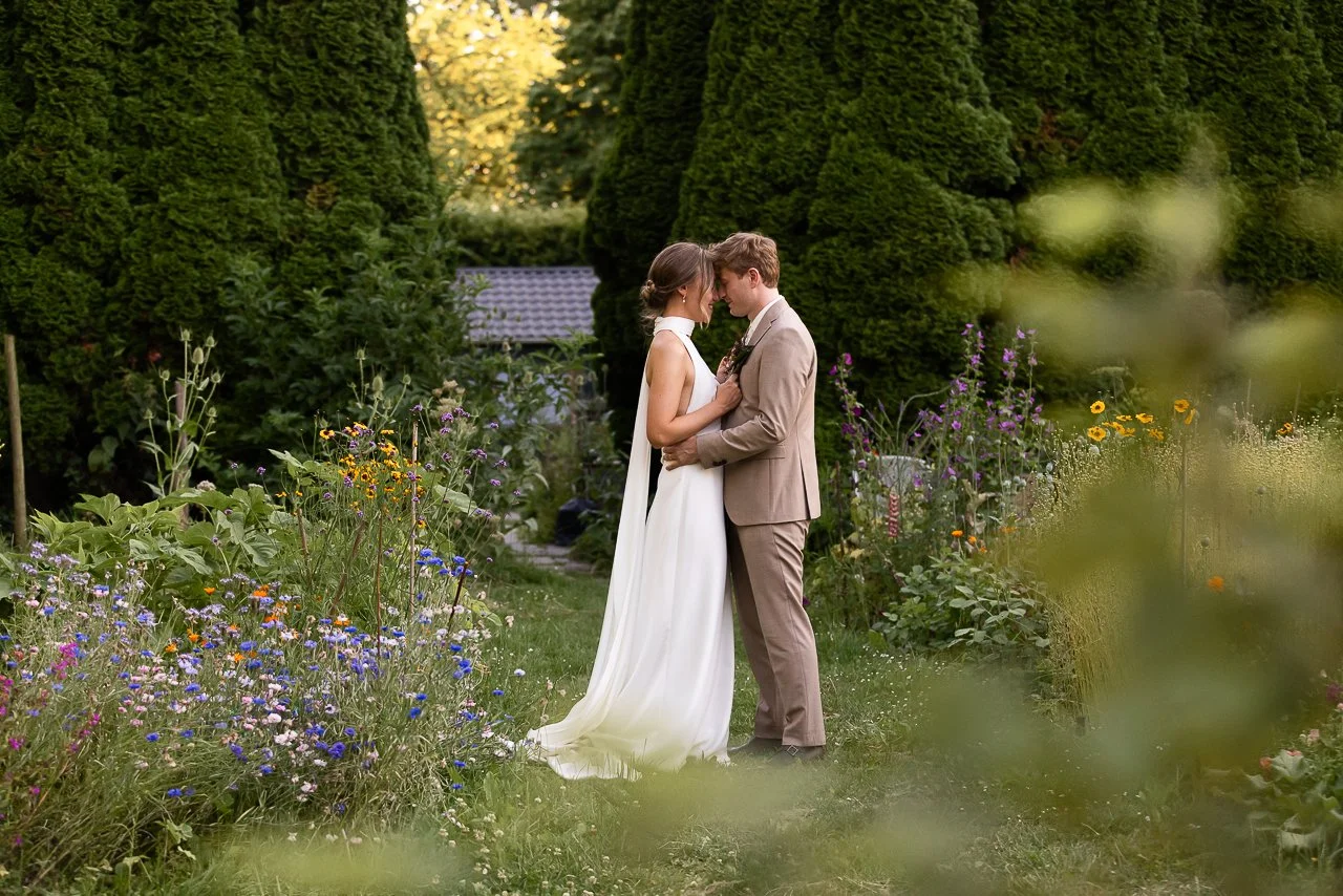 olmenhorst-voorbeeld-fotografie-vintage-wedding-boomgaard-avond-samen.jpg