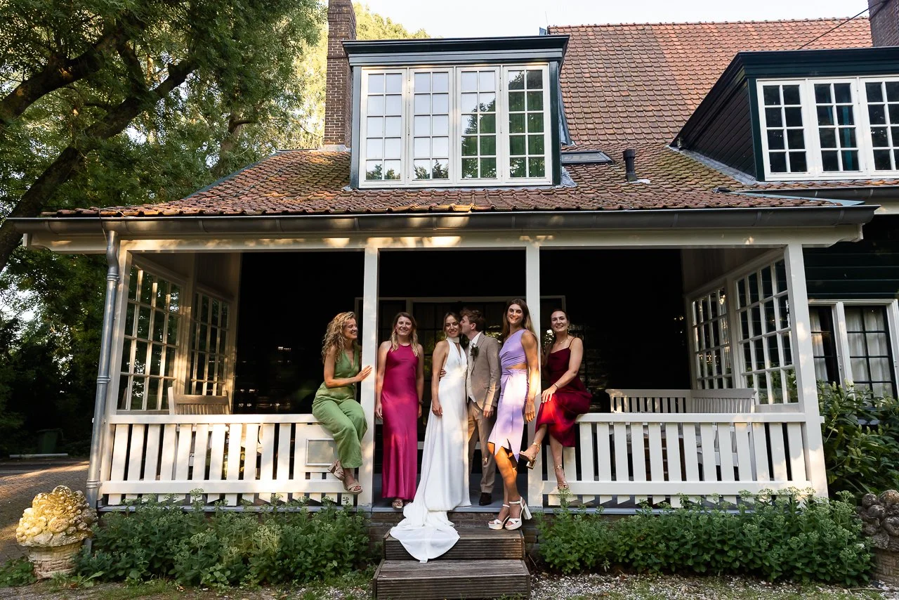 olmenhorst-voorbeeld-fotografie-vintage-wedding-boomgaard-avond-veranda.jpg