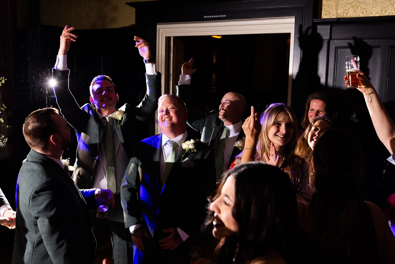 Kasteel-bruiloft-Hoge-Vuursche-Fotografie-party.jpg