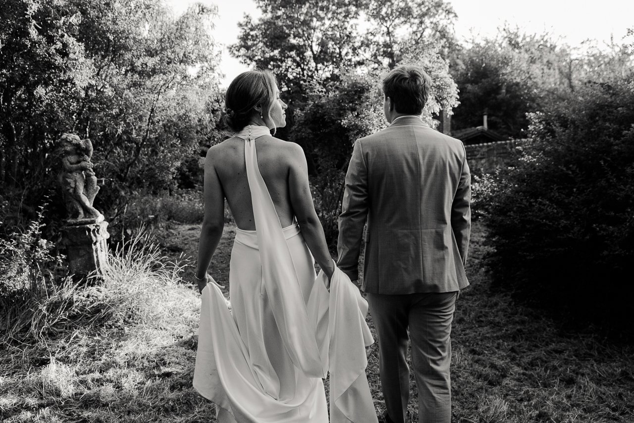olmenhorst-voorbeeld-fotografie-vintage-wedding-boomgaard-avond-zwart-wit.jpg