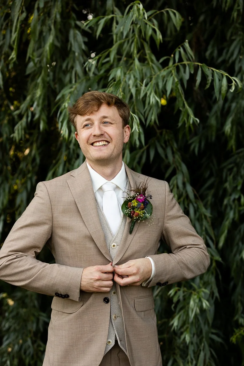 voorbeeld-fotografie-vintage-wedding-boomgaard-olmenhorst-knoopje.jpg