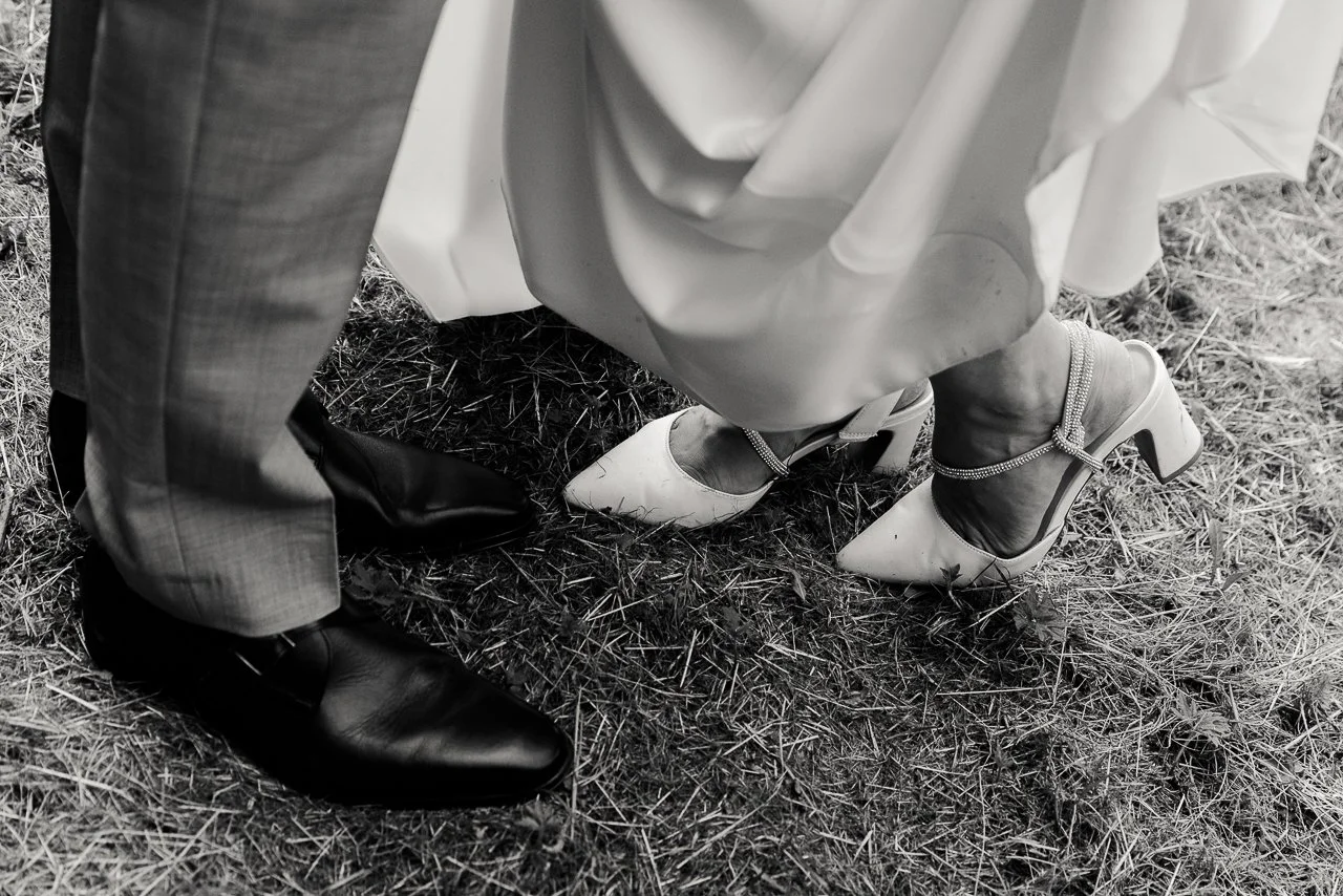 voorbeeld-fotografie-vintage-wedding-boomgaard-olmenhorst-voeten.jpg