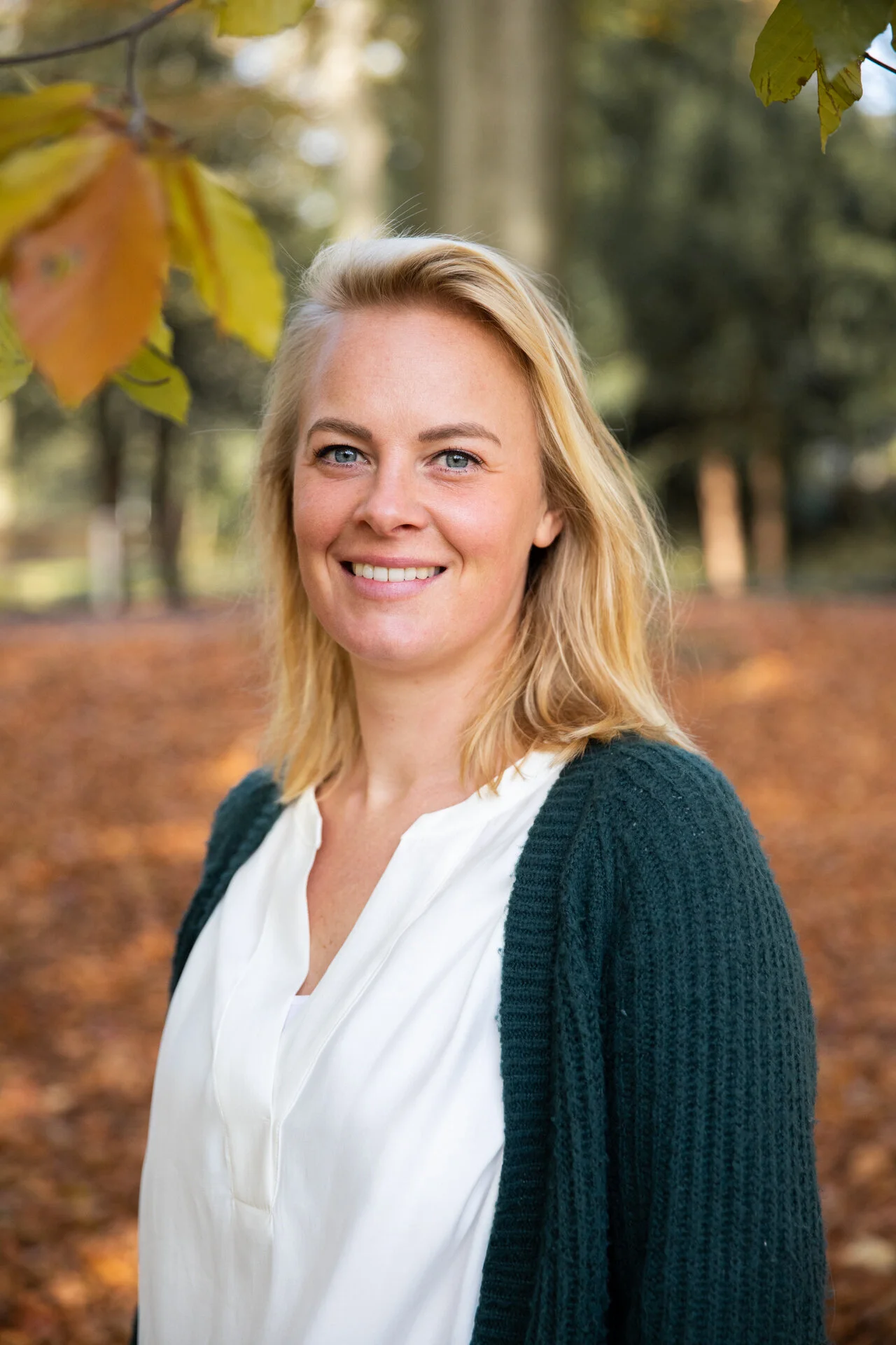coaching-Utrecht-portretfoto-zakelijk-de-zelf-coach-voorbeeld-fotografie-fotograaf-profielfoto-theehuis.jpg