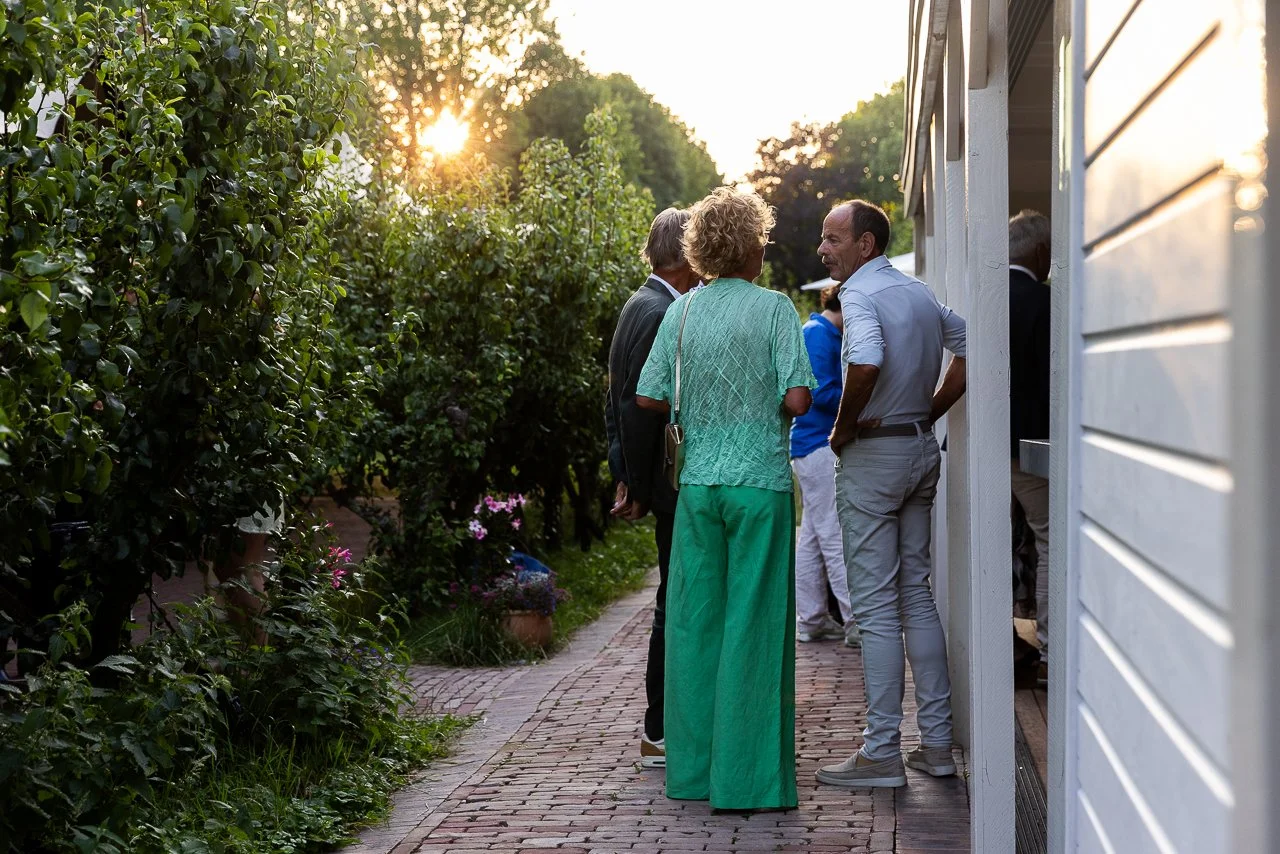 olmenhorst-voorbeeld-fotografie-vintage-wedding-boomgaard-avondzon.jpg