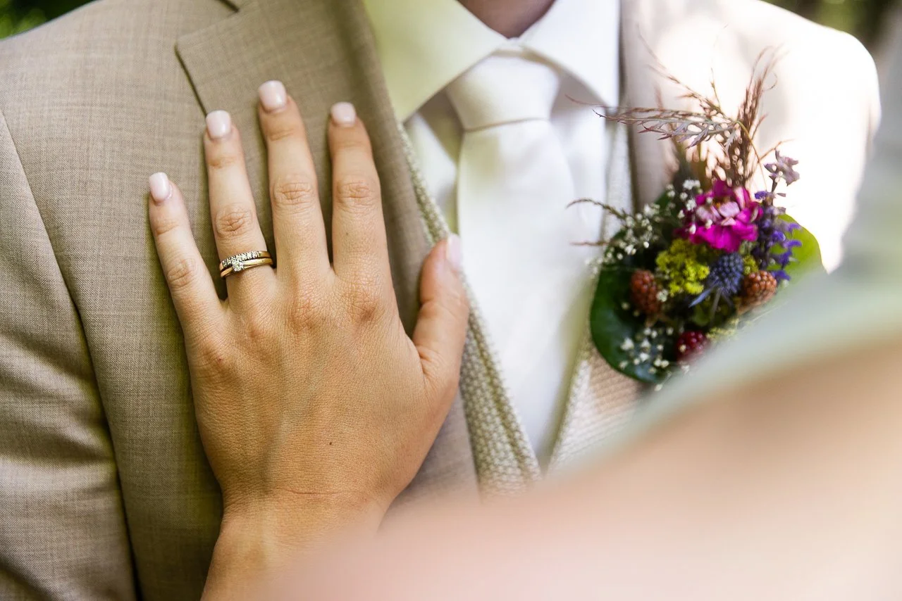 voorbeeld-fotografie-vintage-wedding-boomgaard-olmenhorst-hand.jpg