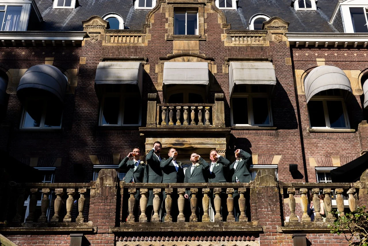 Kasteel-bruiloft-Hoge-Vuursche-Fotografie-balkon.jpg
