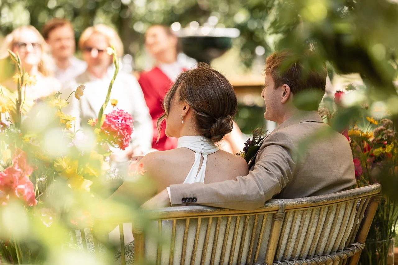 olmenhorst-voorbeeld-fotografie-vintage-wedding-boomgaard-bankje.jpg