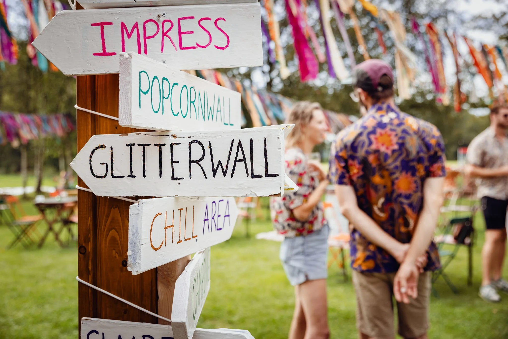 festival-bruiloft-tent-feest-band-bohemian-hippie-fotografie-sign.JPG