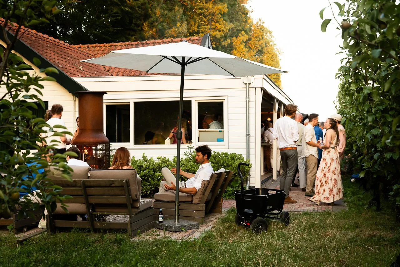 olmenhorst-voorbeeld-fotografie-vintage-wedding-boomgaard-avond-boshuisje.jpg