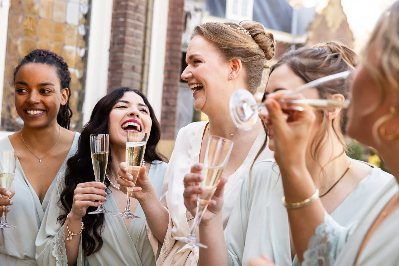 Kasteel-bruiloft-Hoge-Vuursche-Fotografie-bridesmaids.jpg