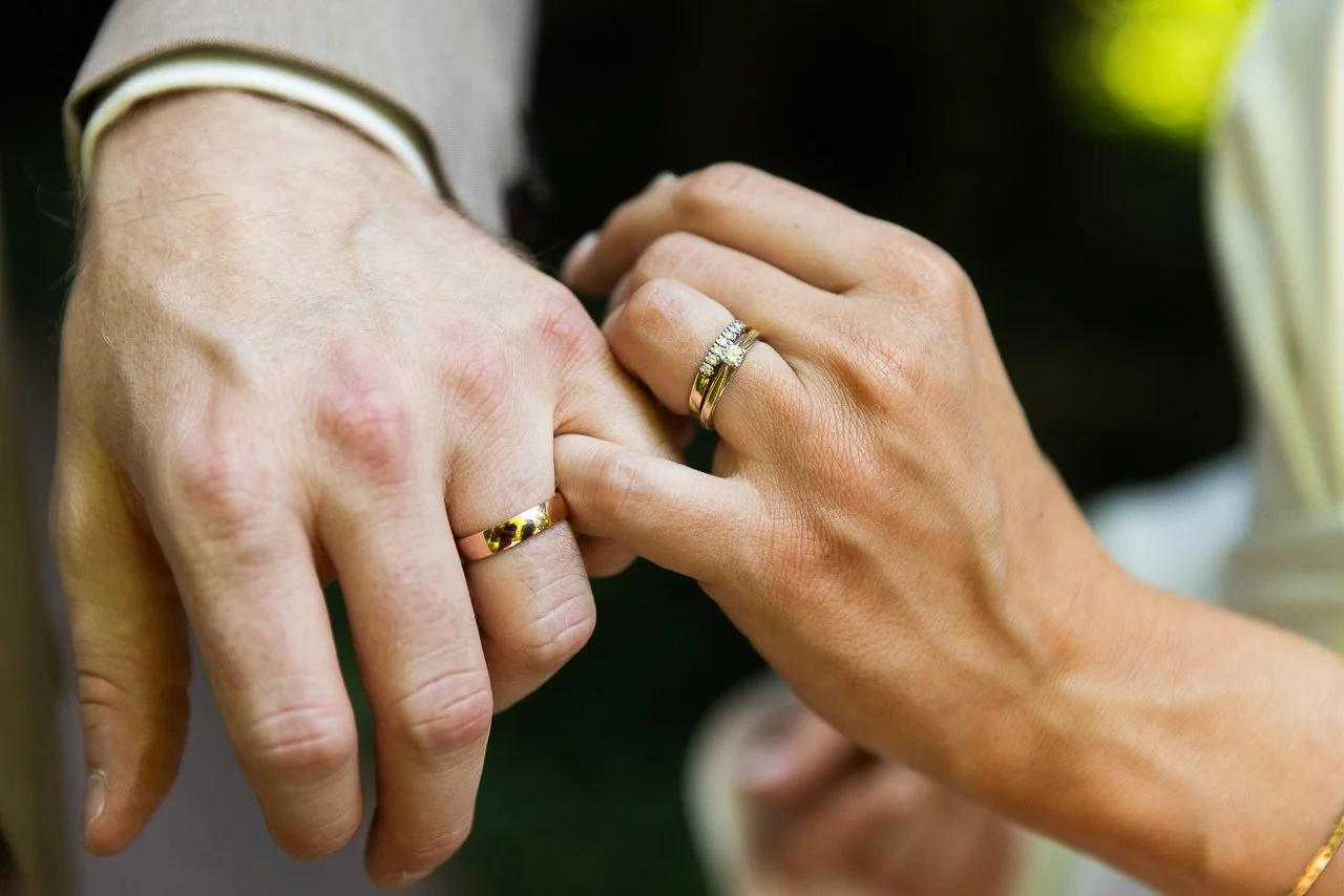 voorbeeld-fotografie-vintage-wedding-boomgaard-olmenhorst-ringen.jpg