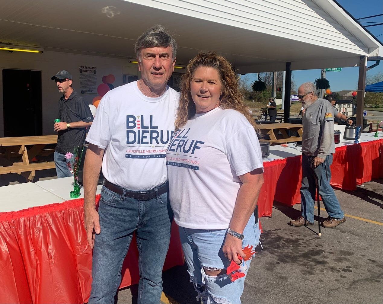 Classic cars and delicious chili made the right combination for a great event at the Valley Dairy Freeze! It also was a successful fundraiser for the recently formed Valley Station Community Council, which was raising money for its Light Up Valley St