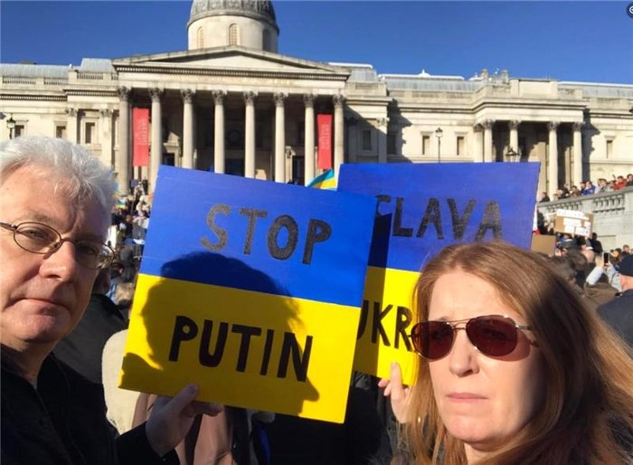 JustAnswer London, England stands with Ukraine