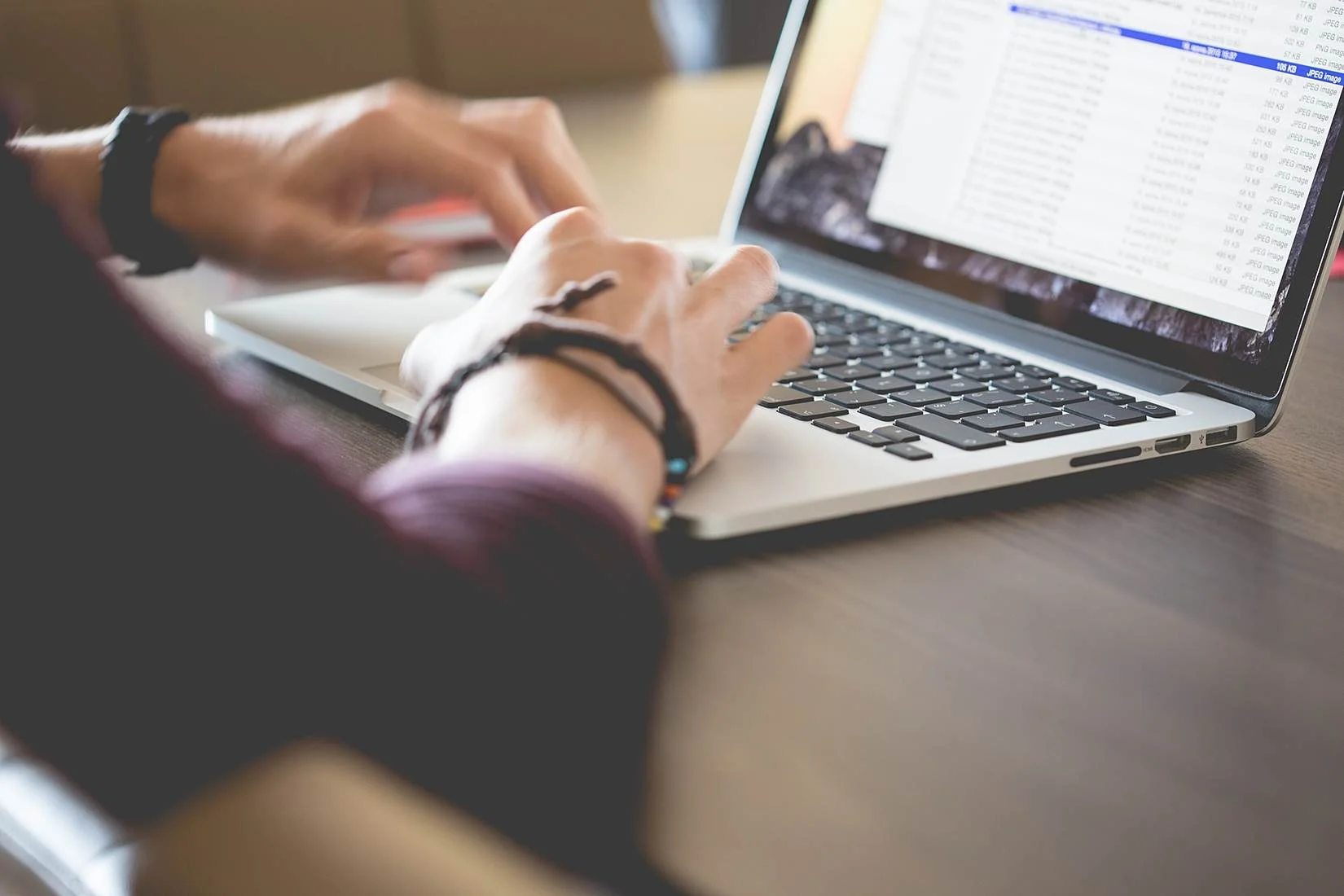 A New Site in the Reputation Management Game