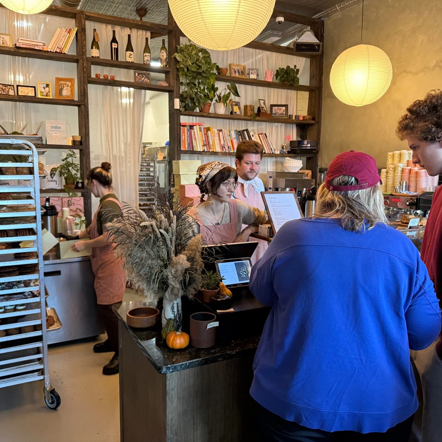 My sister-in-law recommended a new bakery on the North side. It's at Wilson and Damen. It's called Del Sur. I loved the Filipino specialties like ube and longanisa in their croissants. And I got the last coconut croissant. Amazing pastries and great 