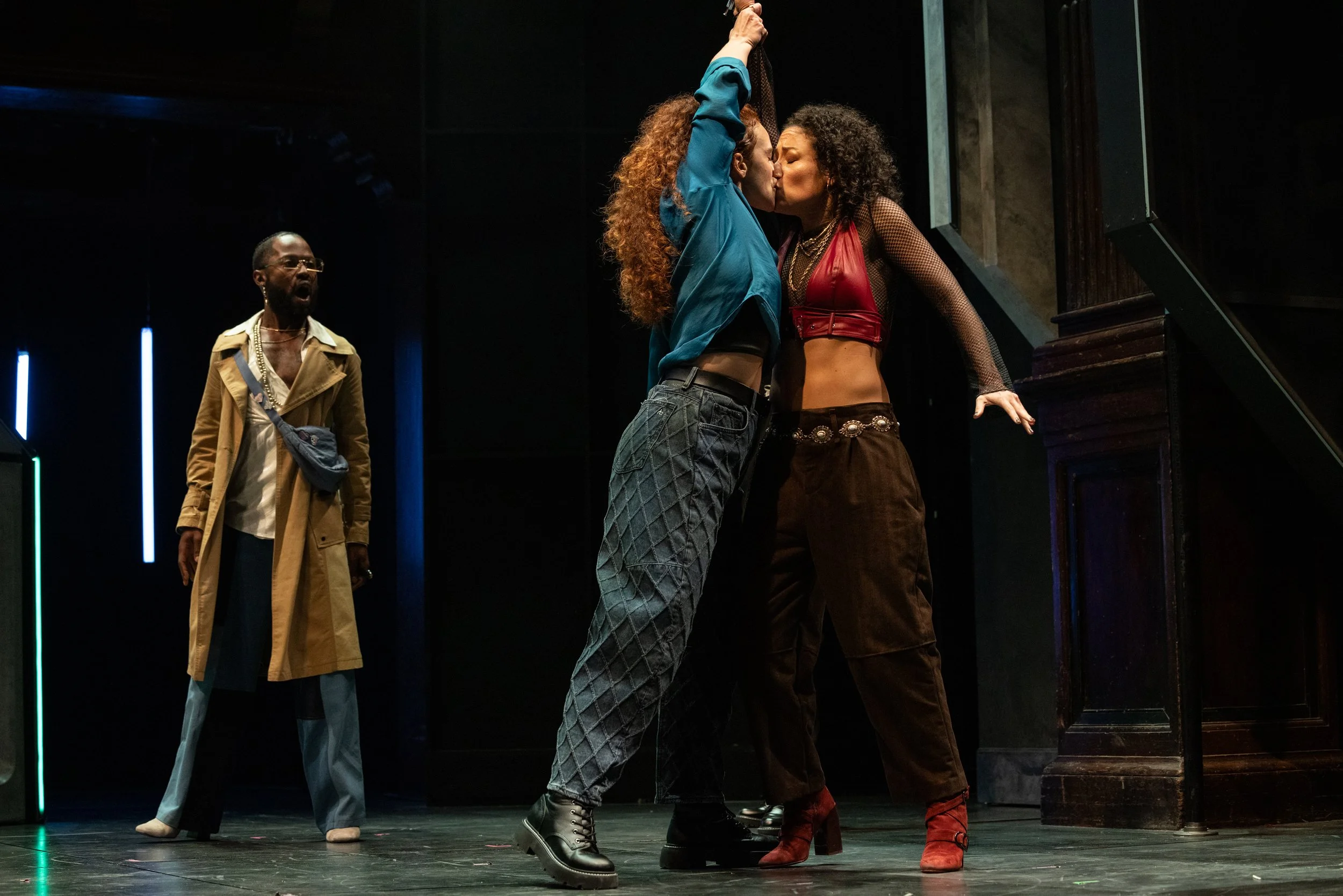John Floyd (Benvolio), Giovanna Alcântara Drummond (Mercutio), Alina Collins Maldonado (Tybalt)
