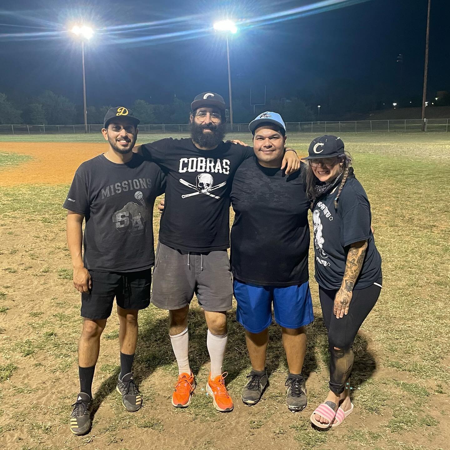 Two snakes, a dinger, and a slowpoke walk into a bar&hellip;

Thanks @sanantoniosandlot and all the teams there &mdash; @texasdingers @roseofsanantone @los_slowpokes @arsenalabejas @tigresdesanantonio @losmonosbaseball &mdash; for a beautiful night o