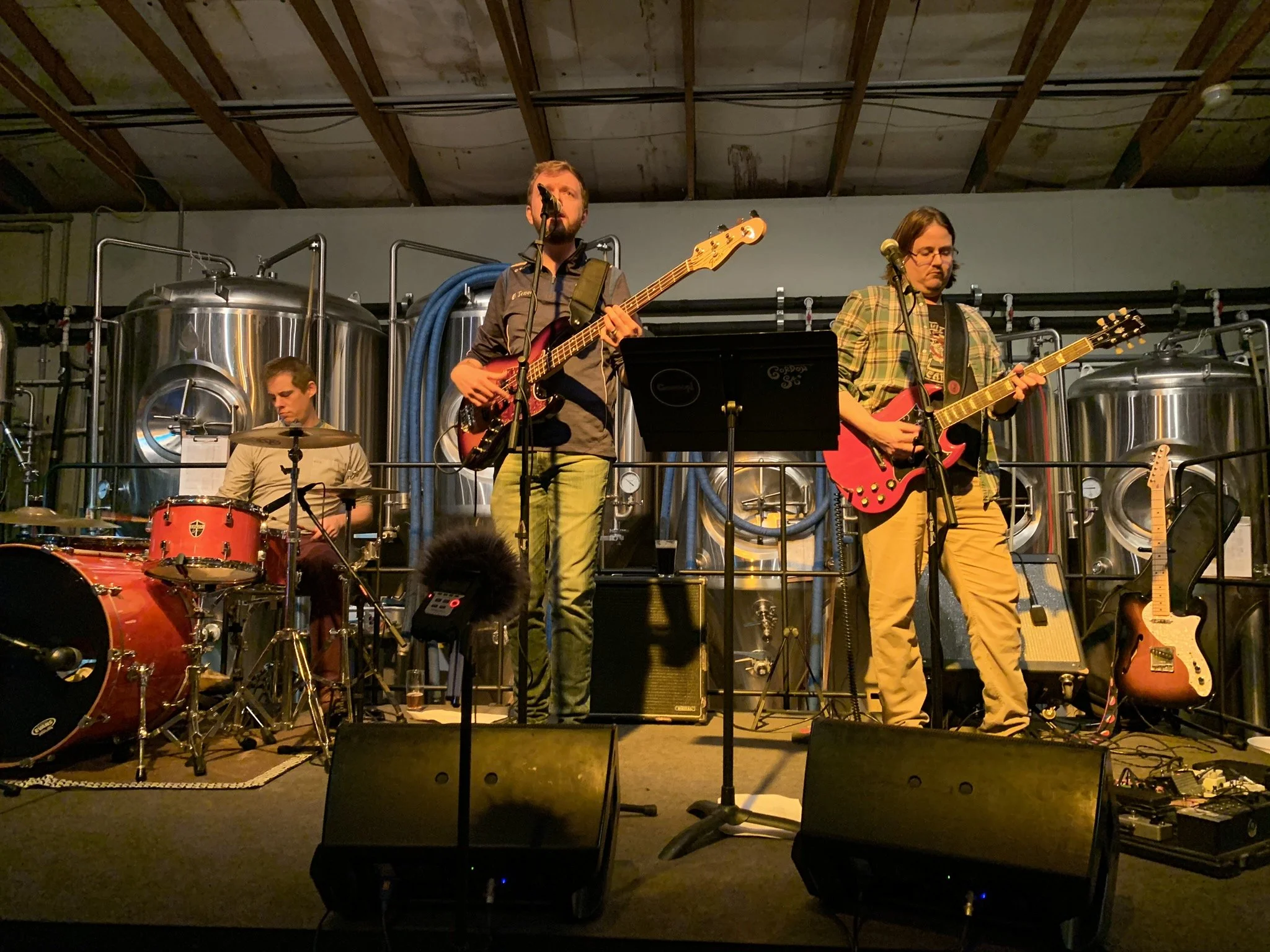 🎵 Live Music: Gordon St.