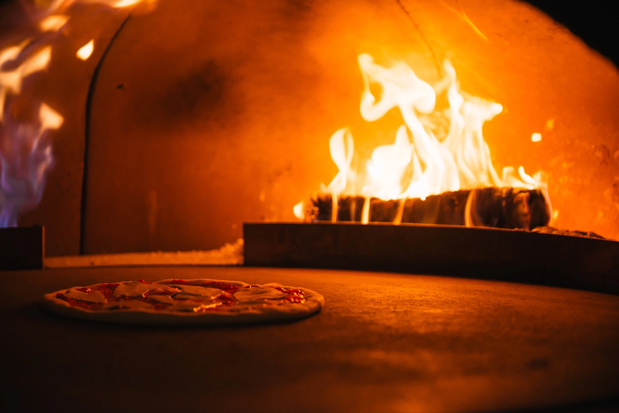Dee's Wood Fired Pizza & Kitchen
