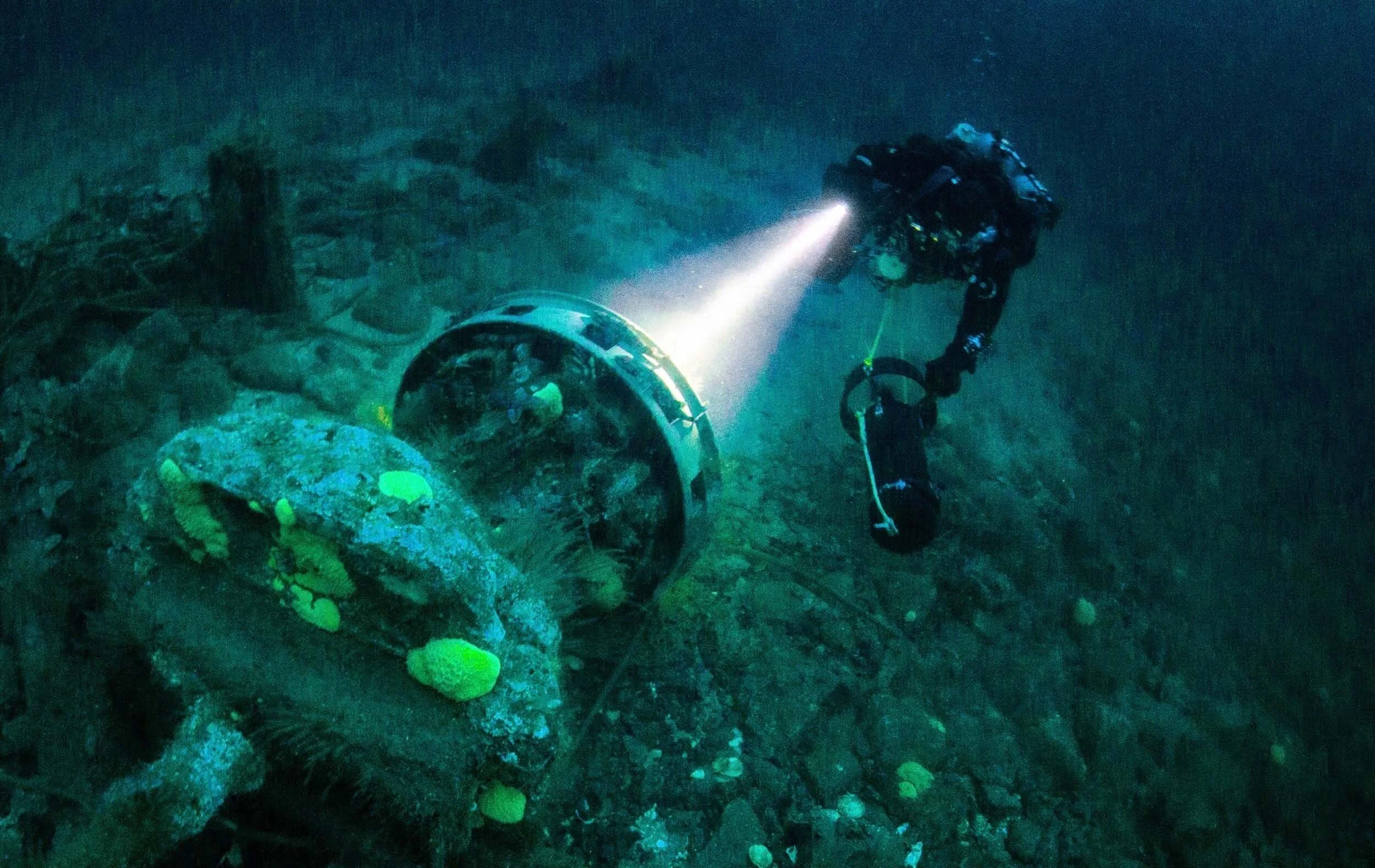 Brian Sullivan lights up a windlass in 240'