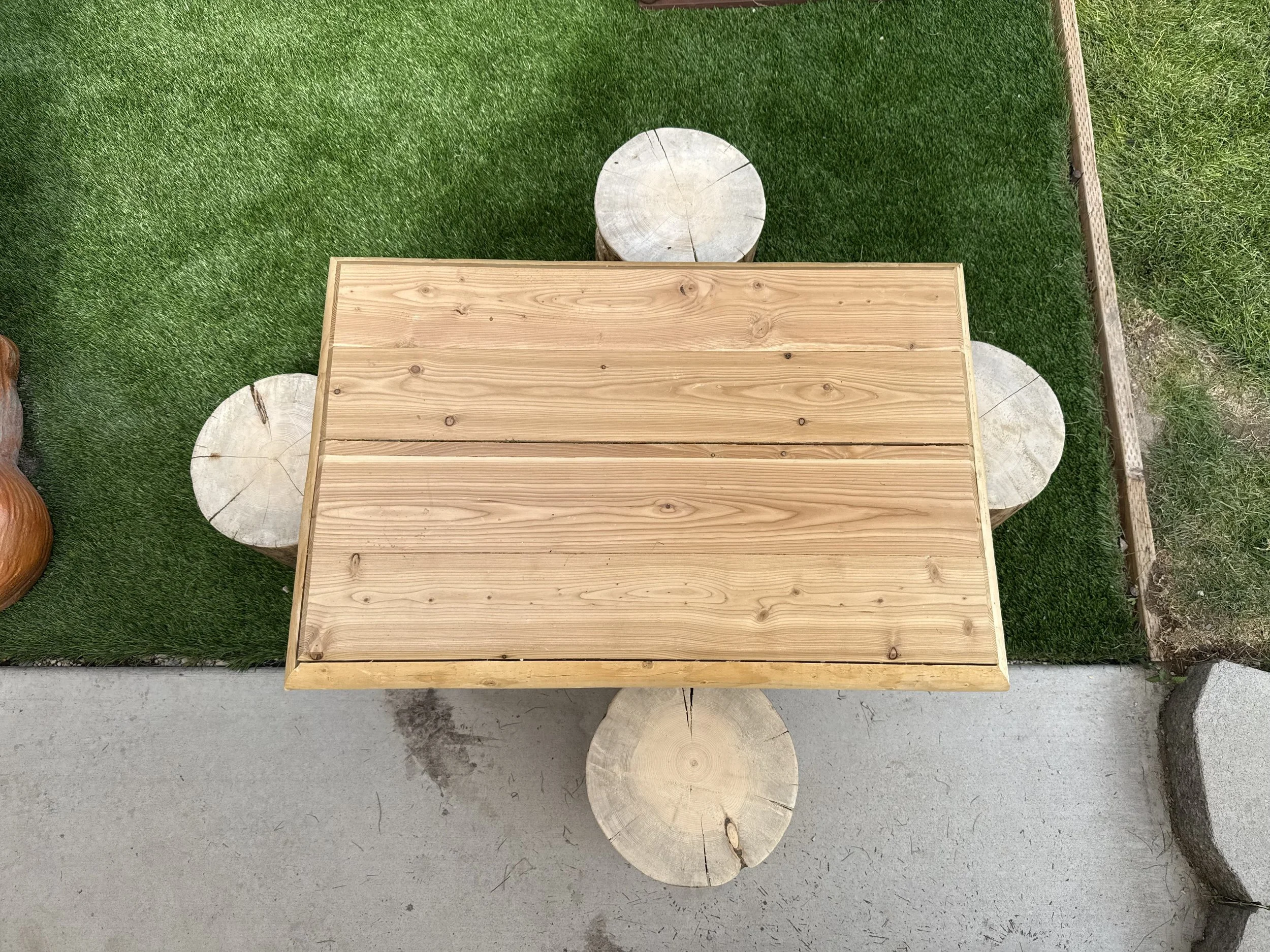Table with stools.jpg
