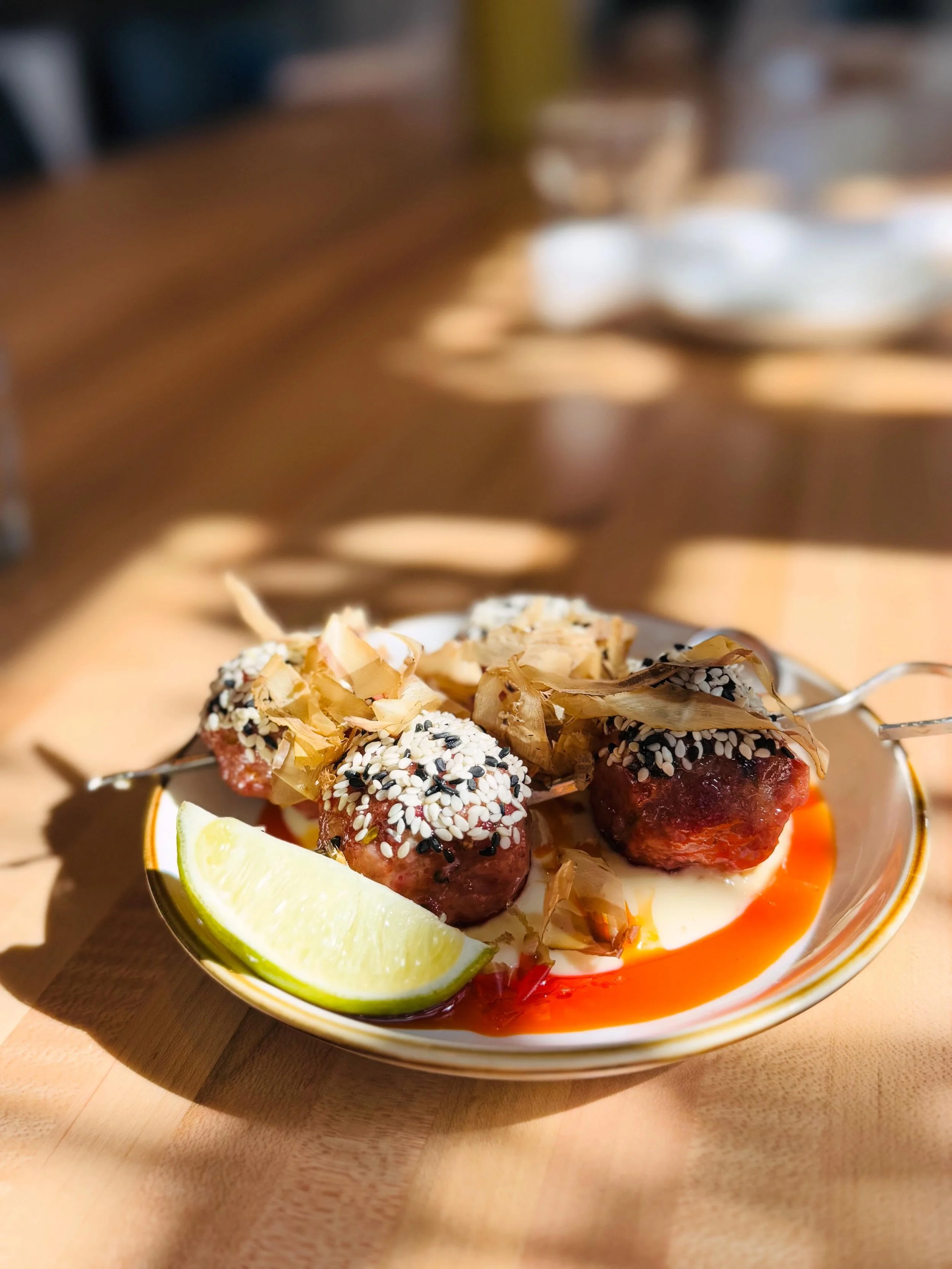 ☀️NEW DISH☀️

MEATBALL SKEWERS
(4) cured heritage pork, piloncillo tare, dashi kewpie, sesame, bonito flake

#TucsonWineBar #DrinkLocalTucson #SupportLocalAZ #TucsonEatsAndDrinks #AZWineScene
