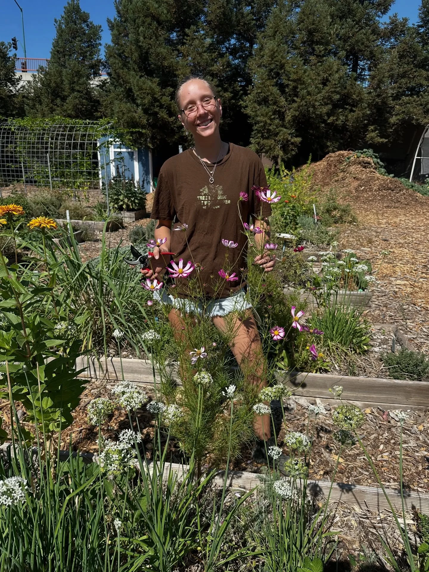 Another beautiful weekend with beautiful people 🤗 happy Saturday farm friends! 

#garden2tablsv #urbanfarm #bayarea #sanjose #community #growfood #freshproduce