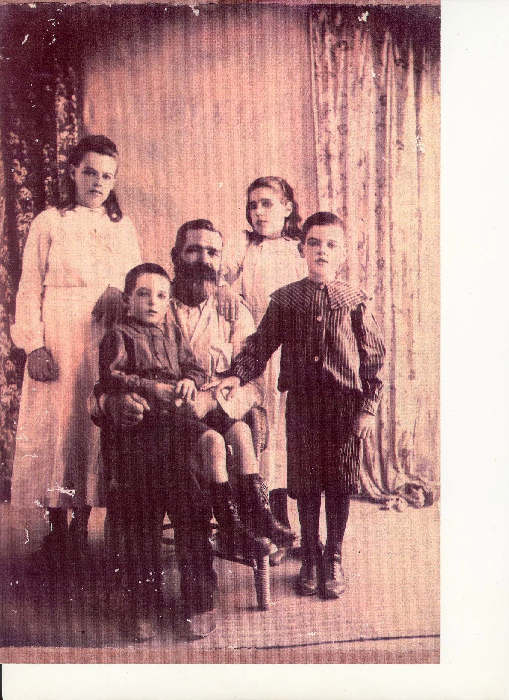 Low Isles Simpson family portrait.jpeg