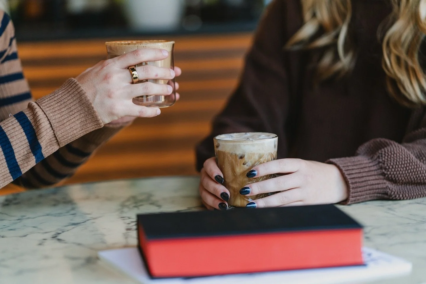 Happy Saturday Tulsa! Time to grab a good read and come hang 📕

Here till 7!

📸: @h.ninde 

#tulsaok #midtowntulsa #coffeetulsa #tulsacoffee #tulsacoffeeshop #visittulsa #collaborativecoffee