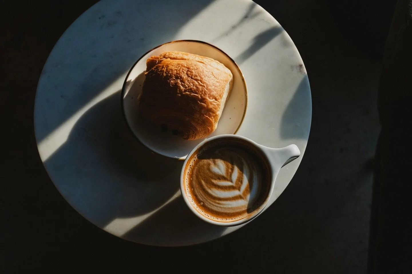 Need to make a coffee run while family&rsquo;s in town? We&rsquo;re open normal hours so come say hi and get your caffeine fix in😊 

📸: @h.ninde

#coffeetulsa #specialtycoffee #collabcoffee #thecollaborative #tulsacoffee #tulsacoffeeshop