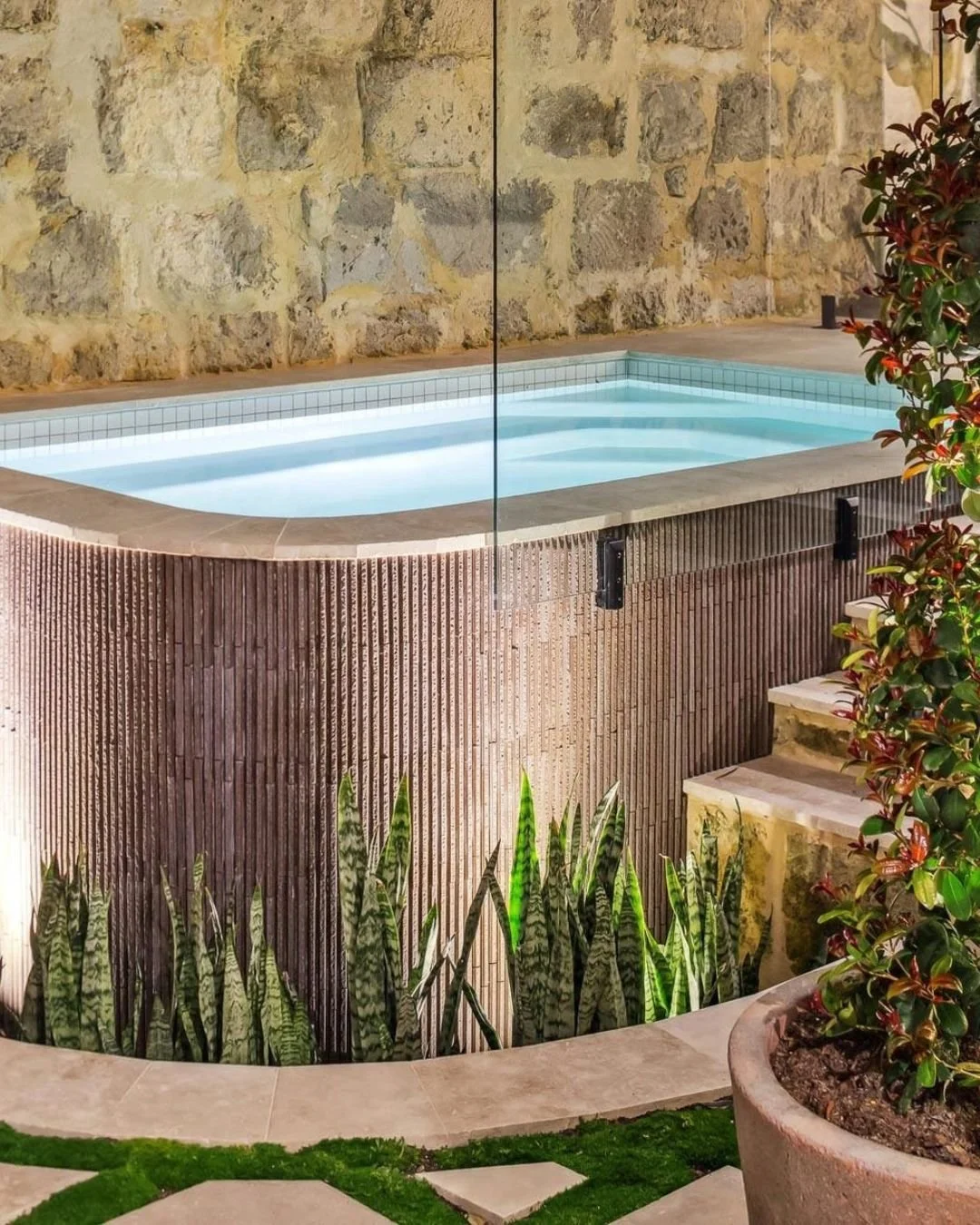 Because why should backyards have all the fun? 😉
#empirelane #FrontGardenGoals
