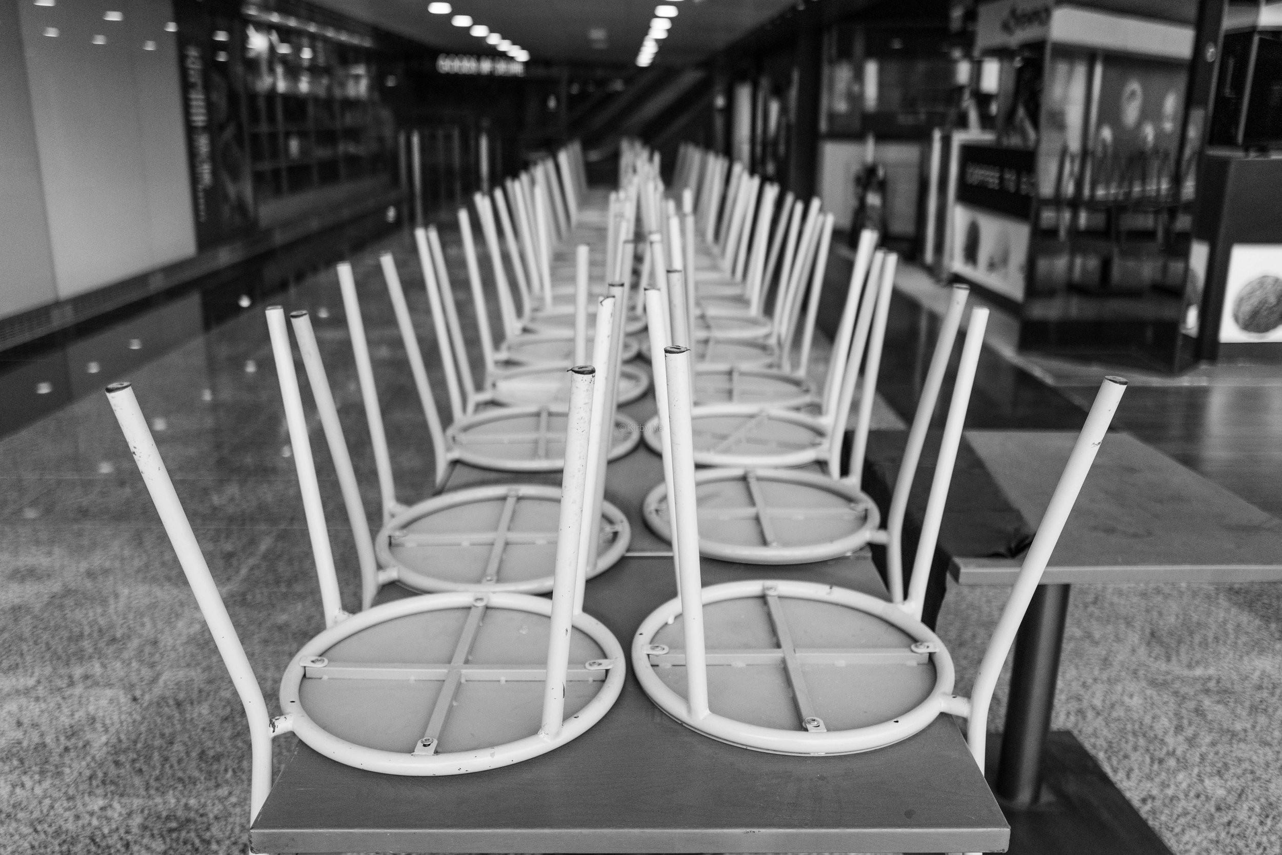 01: Organised. Quiet. _ _
Hong Kong International Airport