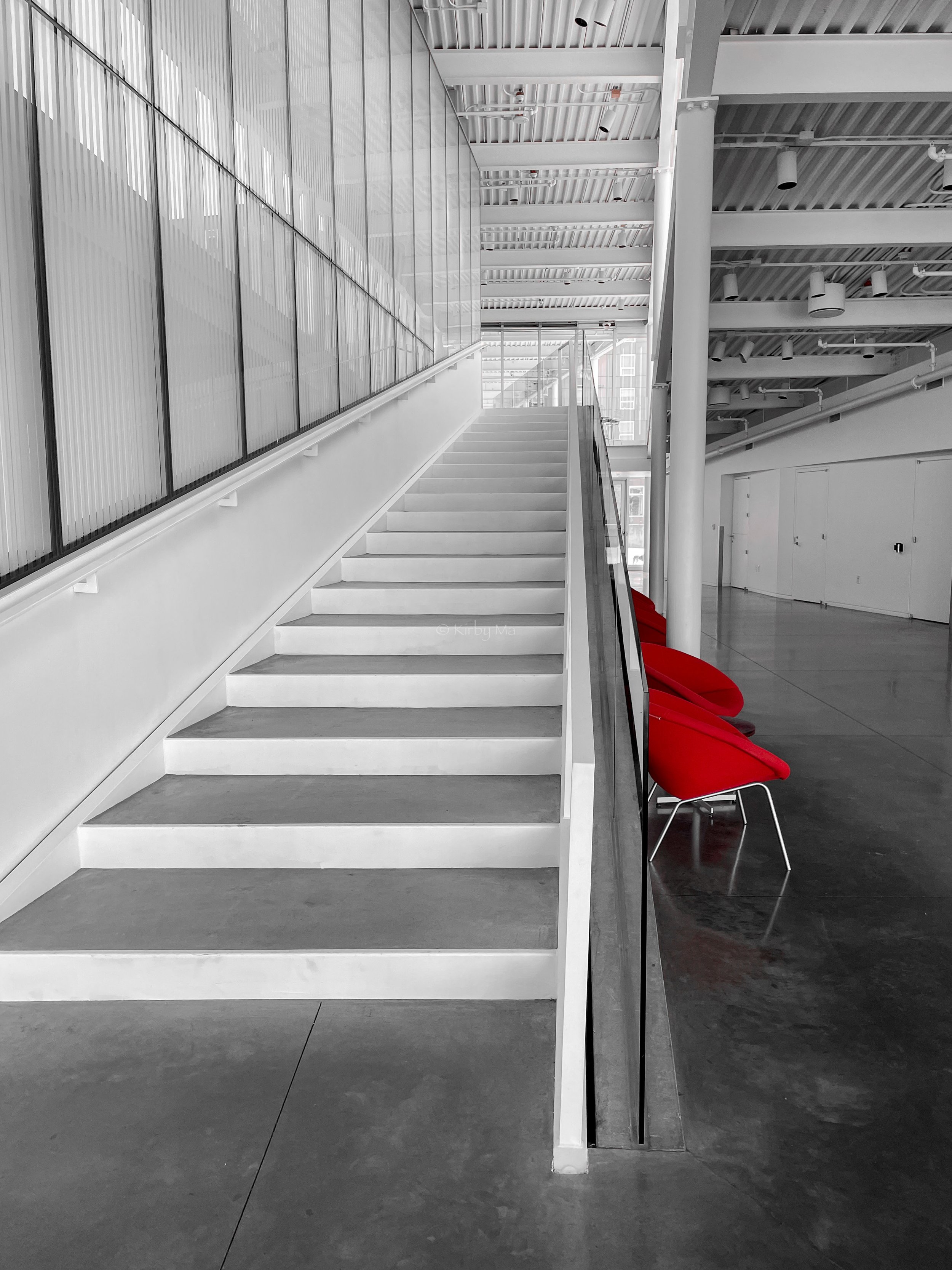 SP05 RED CHAIR
(USA)