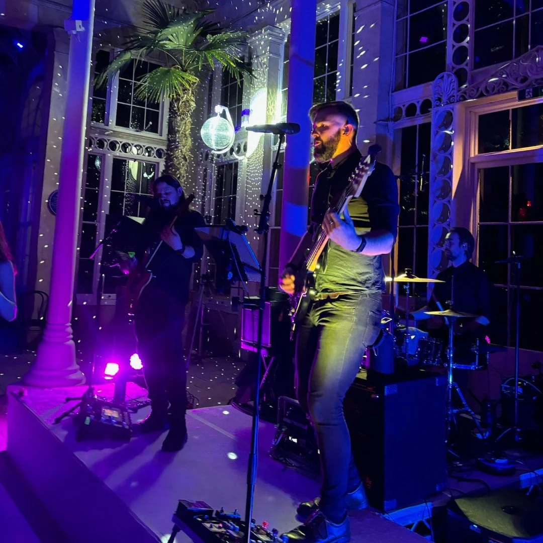 We had an absolute ball at Charlie and Brittany's wedding at @syonparkofficial in London. Thanks for having us be a part of your day! 🎶 🥳

@the_beids &amp; @chalpert_

Planner @bysophieamor
H&amp;MU @katehughesmakeup
Florist @emmasoulsby
Photograph