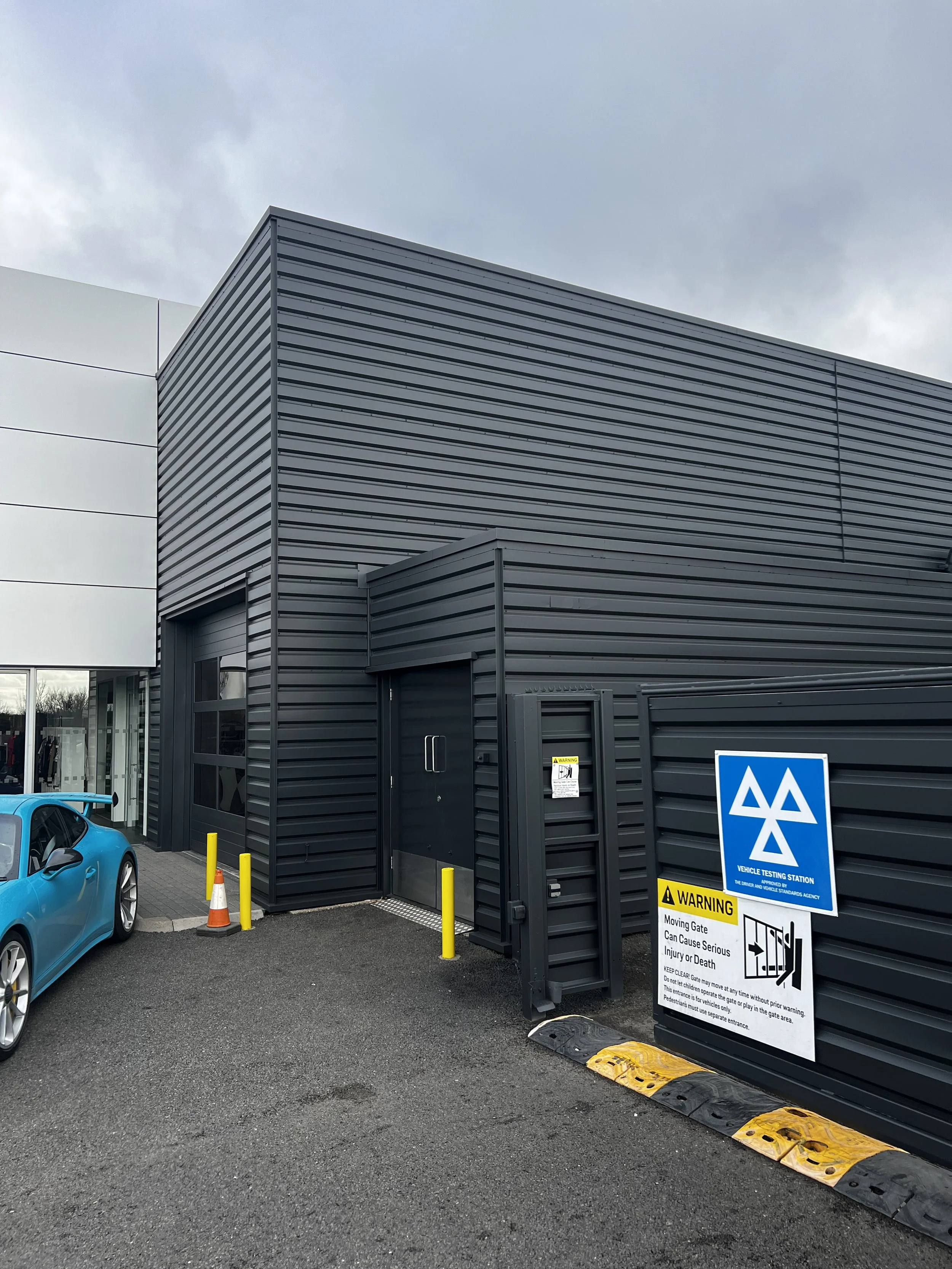 Porsche Silverstone re finished in black 