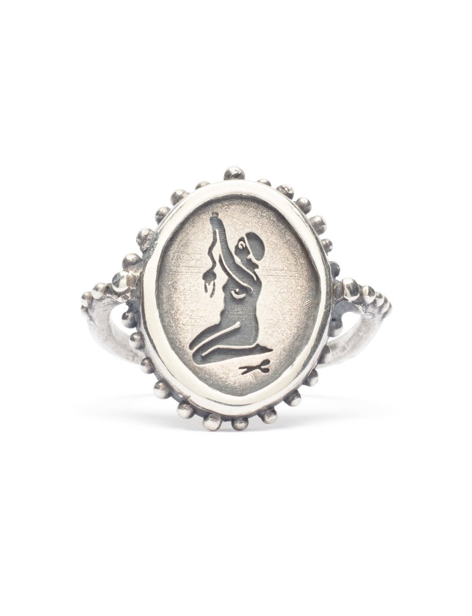 Heroine’s Silver Oval Ring