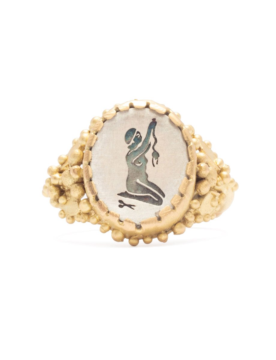 Heroine’s Golden Detailed Ring