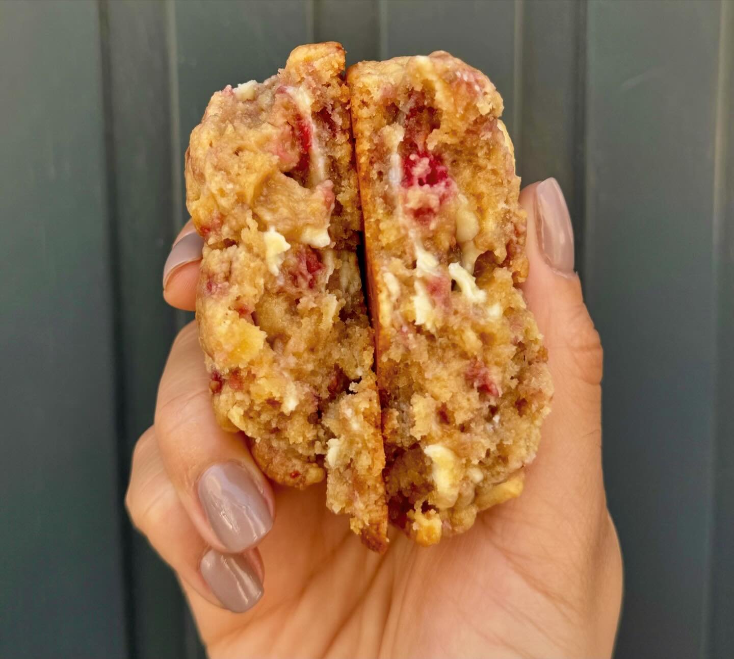 Hands up if you have tried our latest Cookie of the Month?🙋&zwj;♀️🙋&zwj;♂️

Our Raspberry Cheesecake cookie is giving off massive Springtime Vibes and we are loving it!🤩
