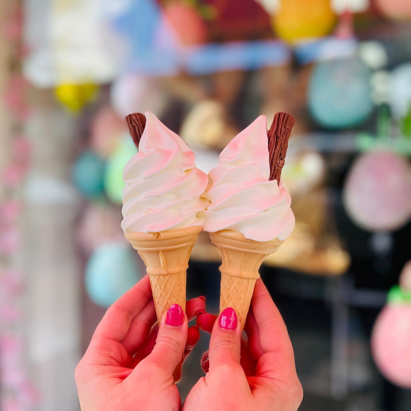 Sometimes all you need is a good old fashioned 99&hellip;😋🍦

Blayney open to 9pm, Broomfield 10pm 💓 #mccaugheysicecream