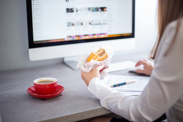 Woman+eating+while+working+copy