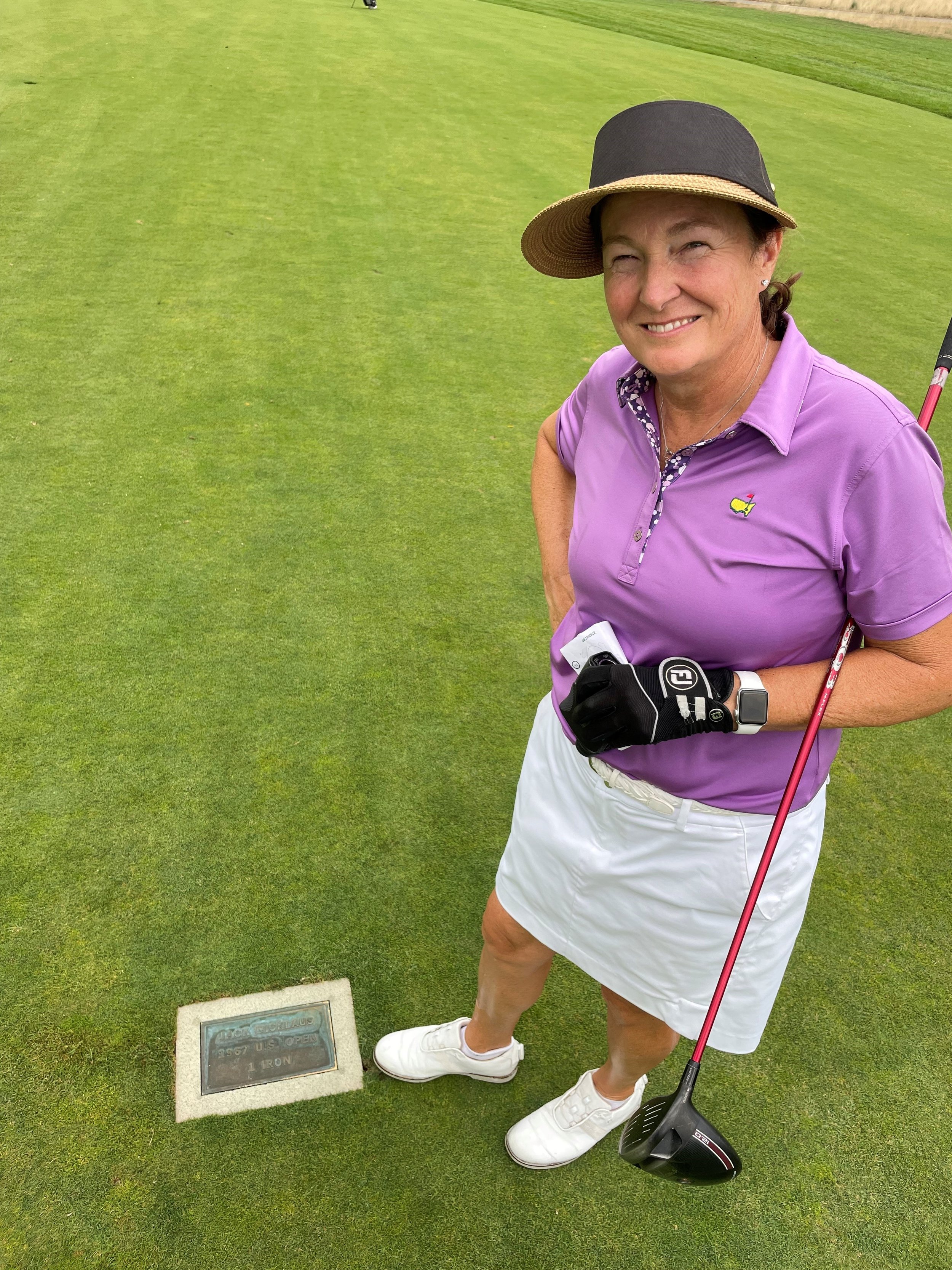 Lady Play Golf, Golf And Wine - Easily Distracted, By Golf And Wine -  FridayStuff