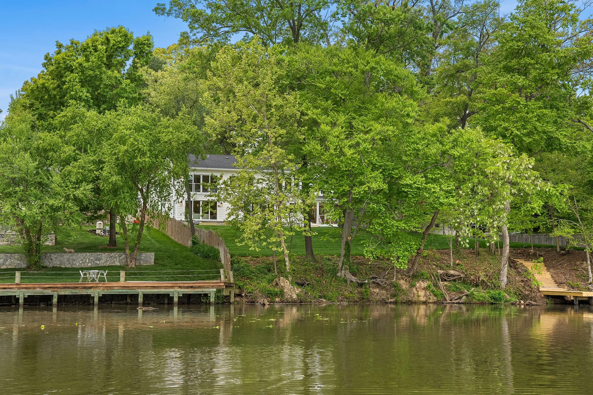 A Waterfront Escape &amp; A Mid-Centry Modern Masterpiece: Two Must-See Alexandria Homes