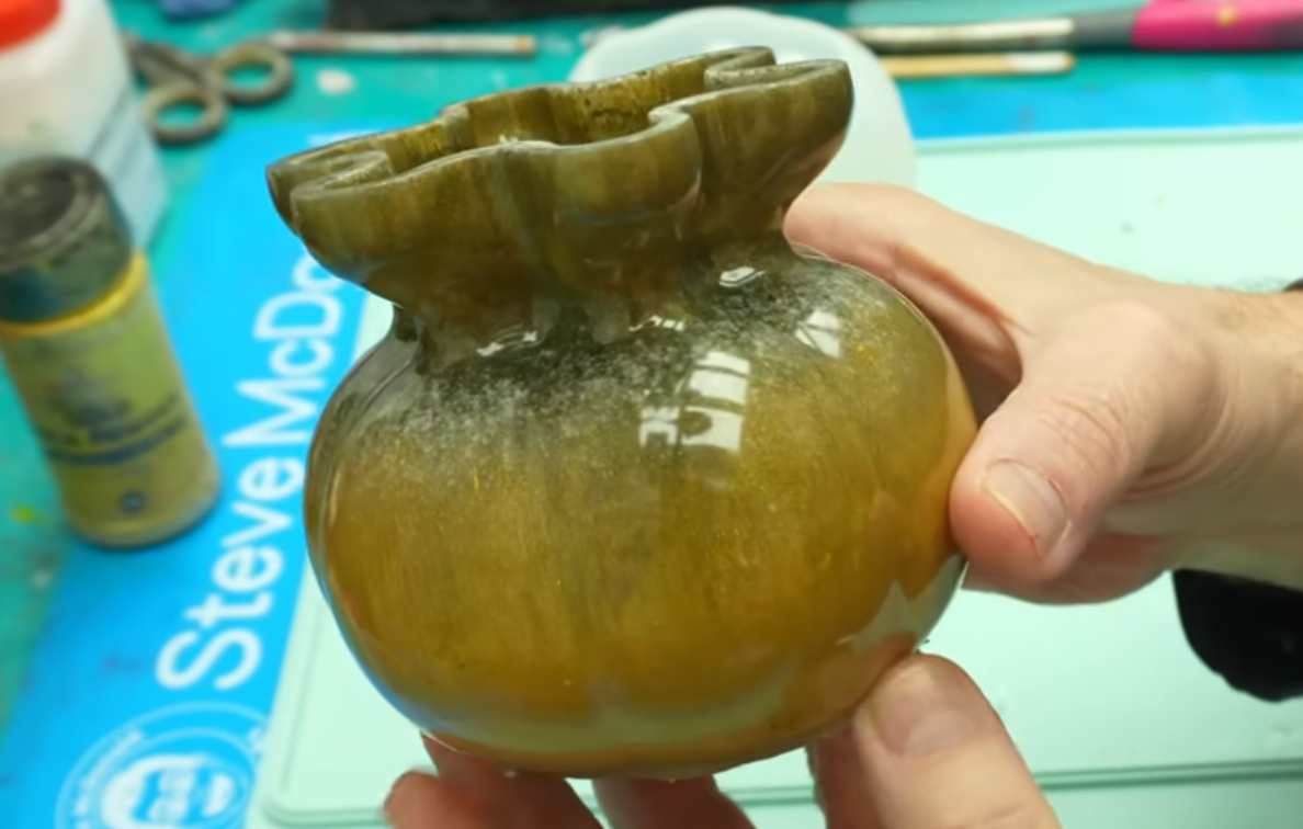 How to Use Slate and Marble Powders for a Retro Resin Vase