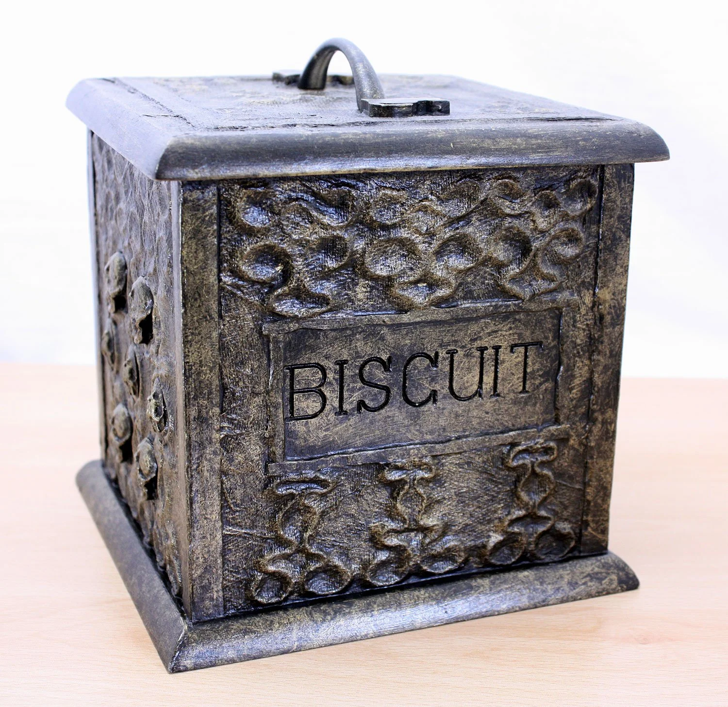 Biscuit box upcycle