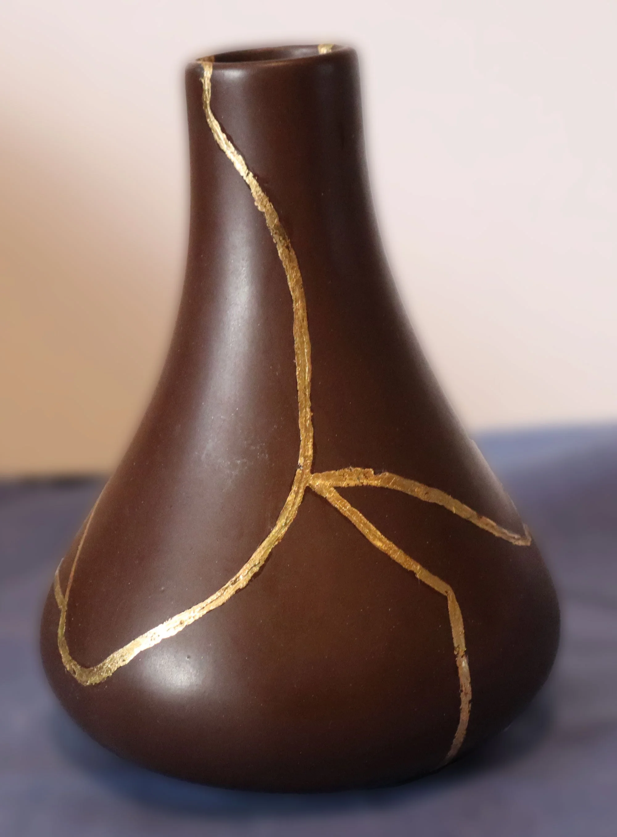 Kintsugi vase repair
