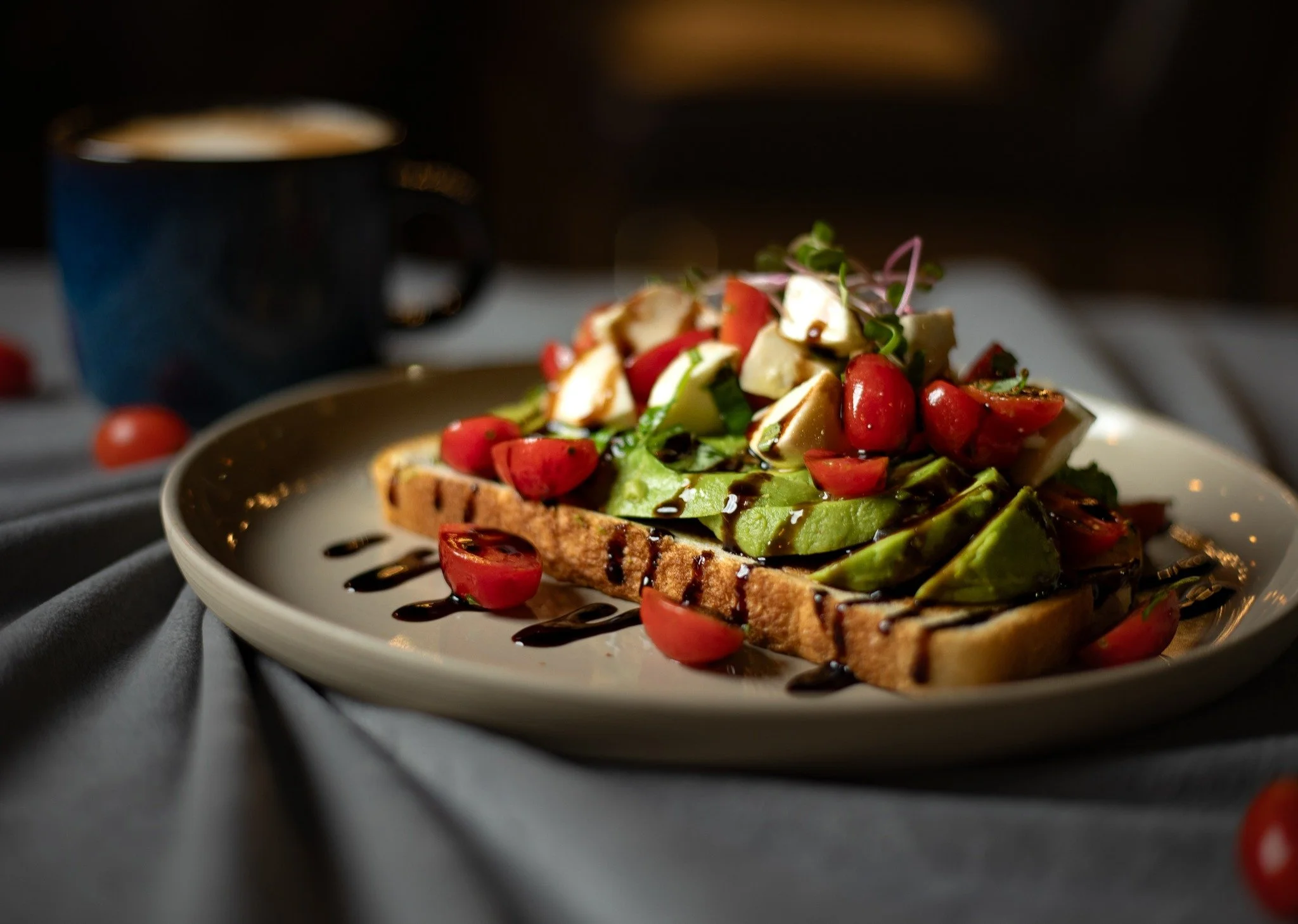 🍅 All-Day Brunch Delight: Caprese Avocado Toast 🥑

Enjoy a fresh and flavorful twist any time of the day! Creamy avocado, juicy cherry tomatoes, mozzarella, and fragrant basil rest on crispy sourdough toast, topped with a drizzle of olive oil and b